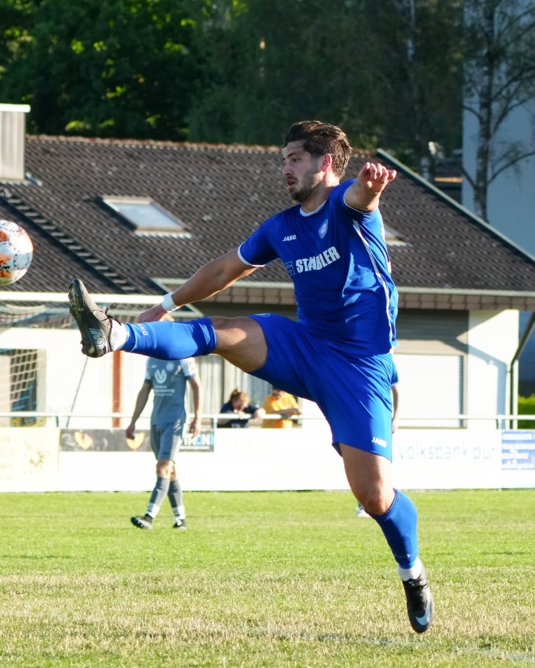 Testspiel beim SV Neuhausen: Schuss eines Spvgg-Spielers