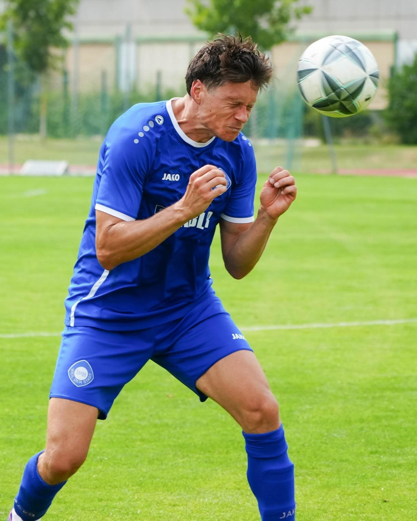 Testspiel gegen TV Aldingen: Kopfball eines Spvgg-Spielers